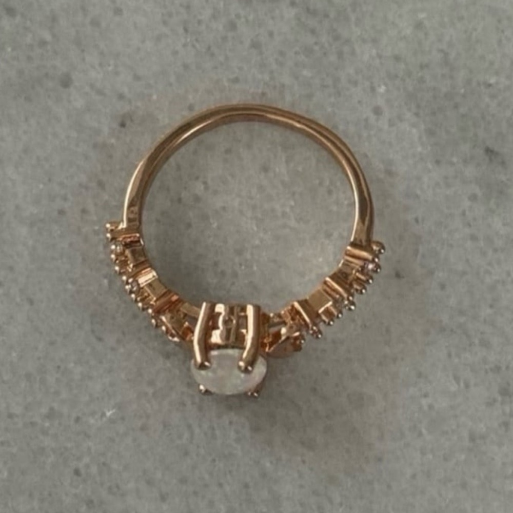 Rose Gold Opal Moon Crystal Ring Size 7 Brand New

Brand New - Picture 5 of 6